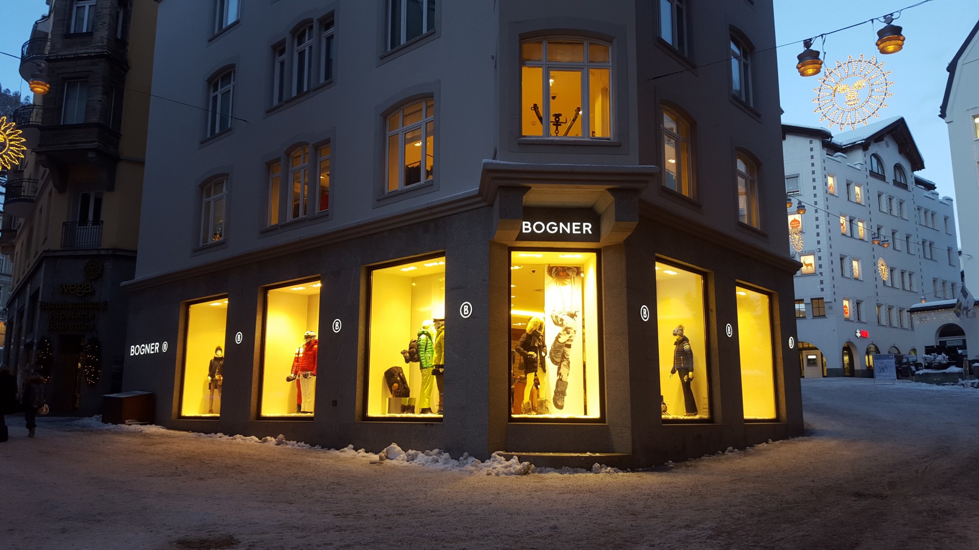 Notturna Negozio Bogner - Saint Moritz - effetti sul marmo