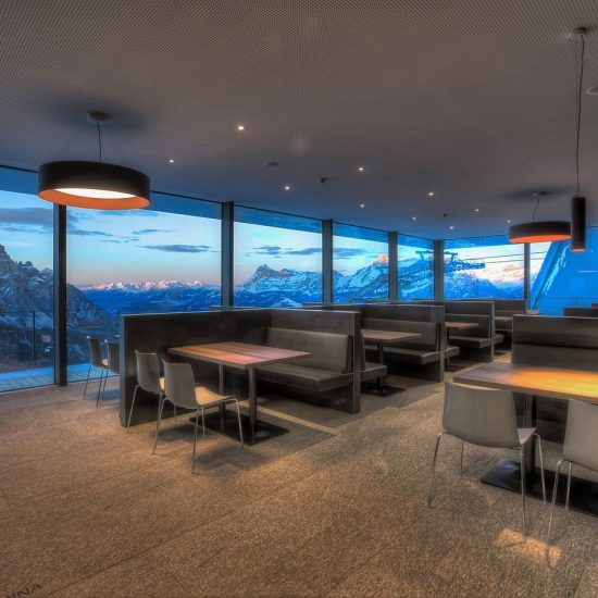 Rivestimenti in marmo e serpentino presso il Piz Boe Alpine Lounge